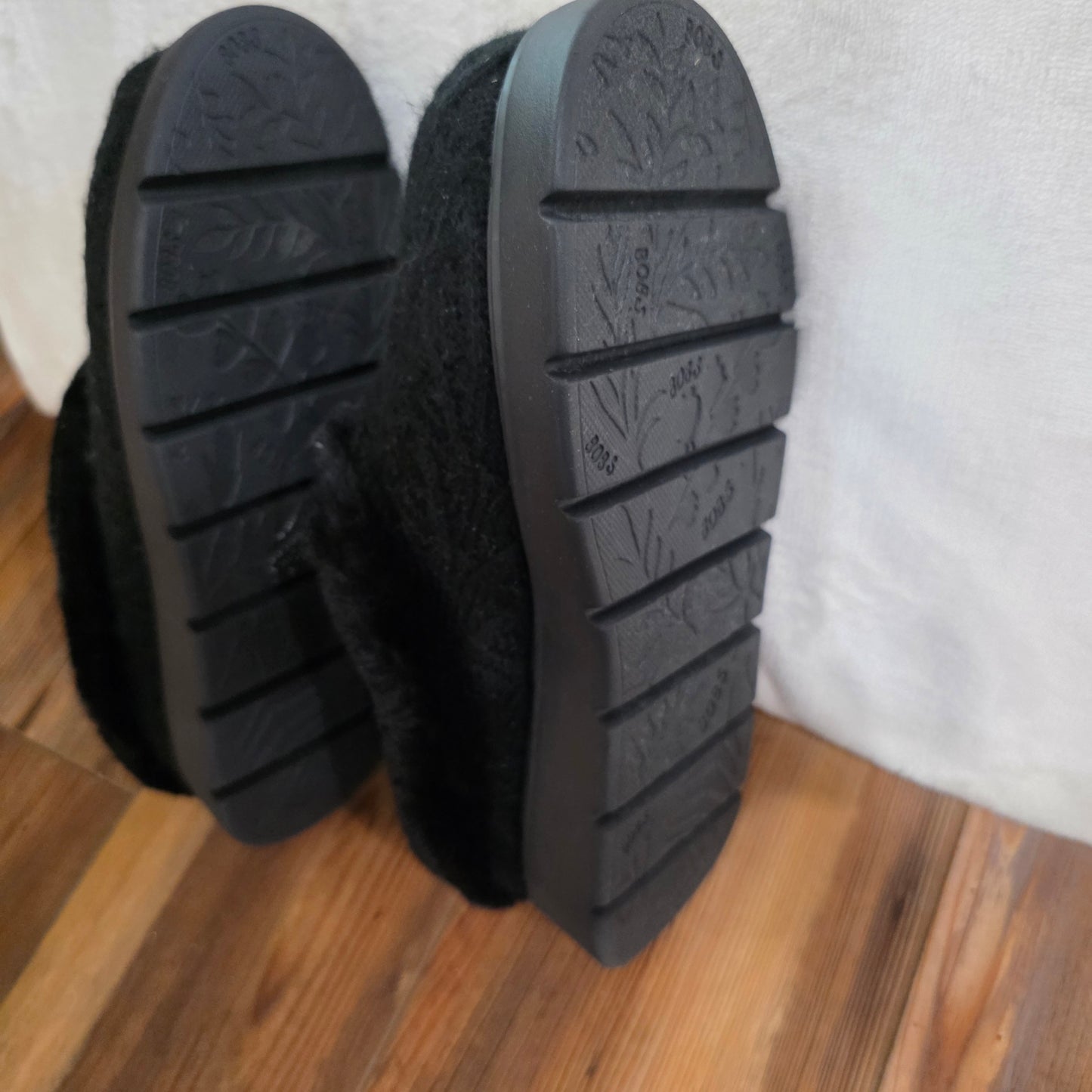 Bobs from Sketcher’s Memory Foam Slippers Women’s Size 7.5