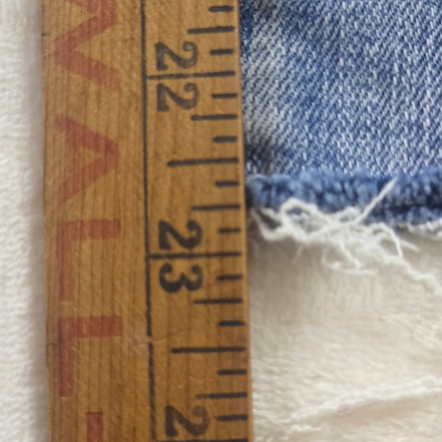 Judy Blue Distressed Cropped Jeans Raw Hem Medium Wash Women’s Denim