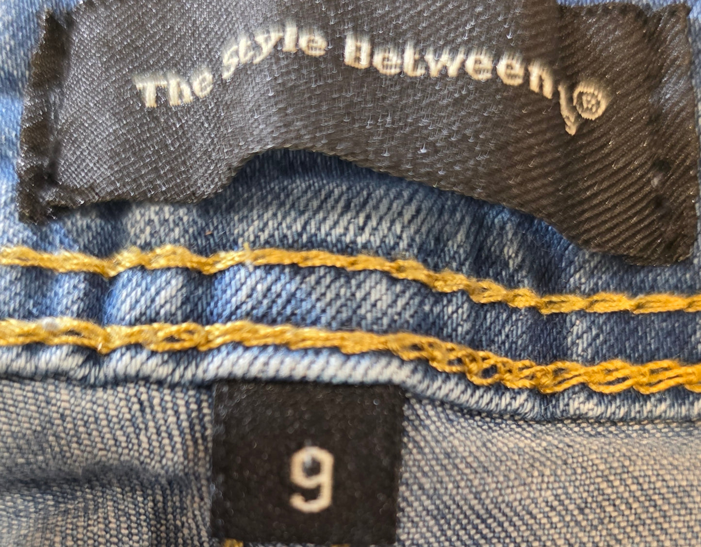 The Style Between Us Rose Hummingbird Embroidered Distressed Jeans Youth Size 9