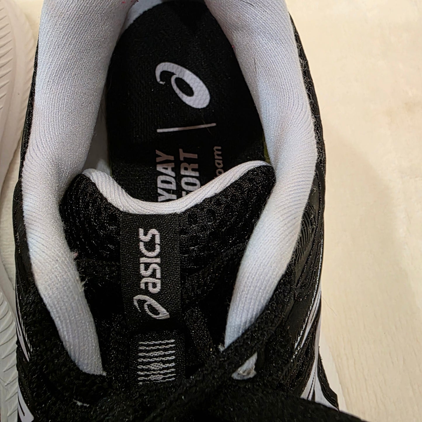 Asics Womens’s Gel-contend 7 Sneakers Black White Amplifoam Shoes Size 6 Pre-owned Asics