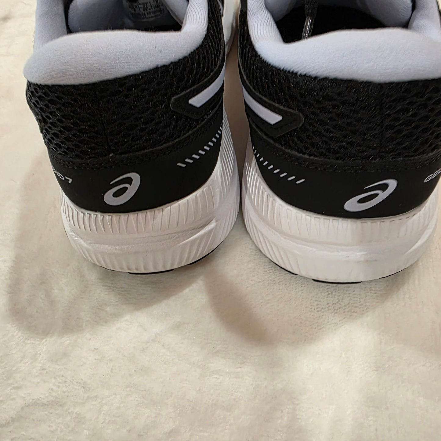 Asics Womens’s Gel-contend 7 Sneakers Black White Amplifoam Shoes Size 6 Pre-owned Asics
