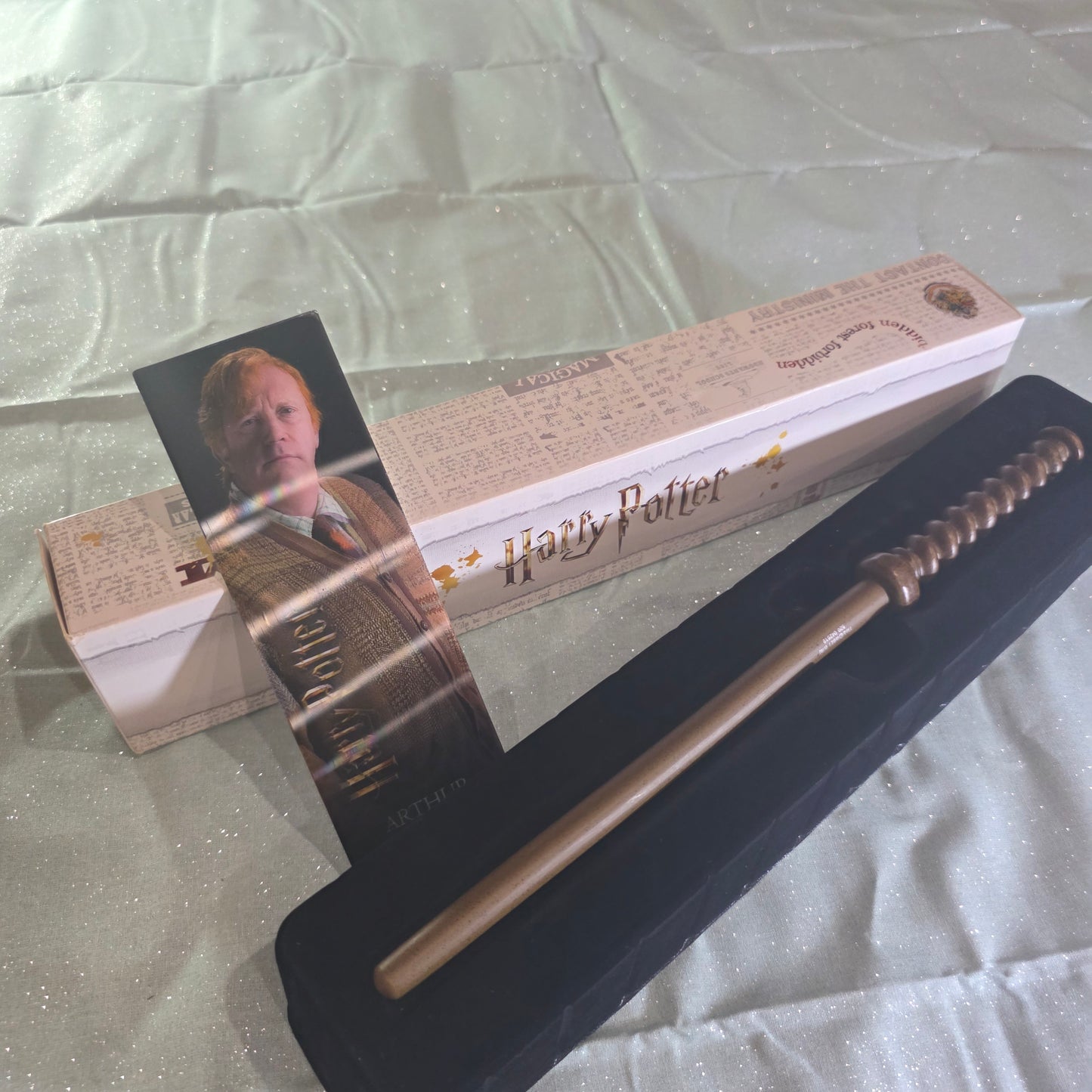 Harry Potter Arthur Weasley Wand Magic Prop Replica Noble Collection 3D Bookmark and Wand