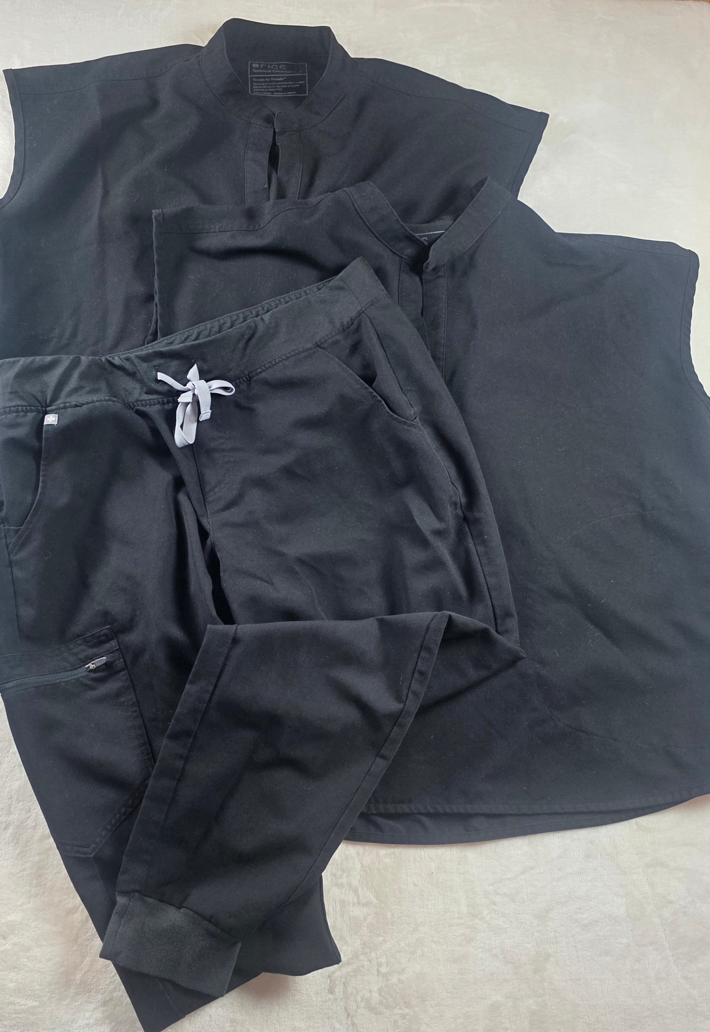 FIGS Black Scrub Bundle 2 Large Tops 1 Large Jogger Pants Technical Collection