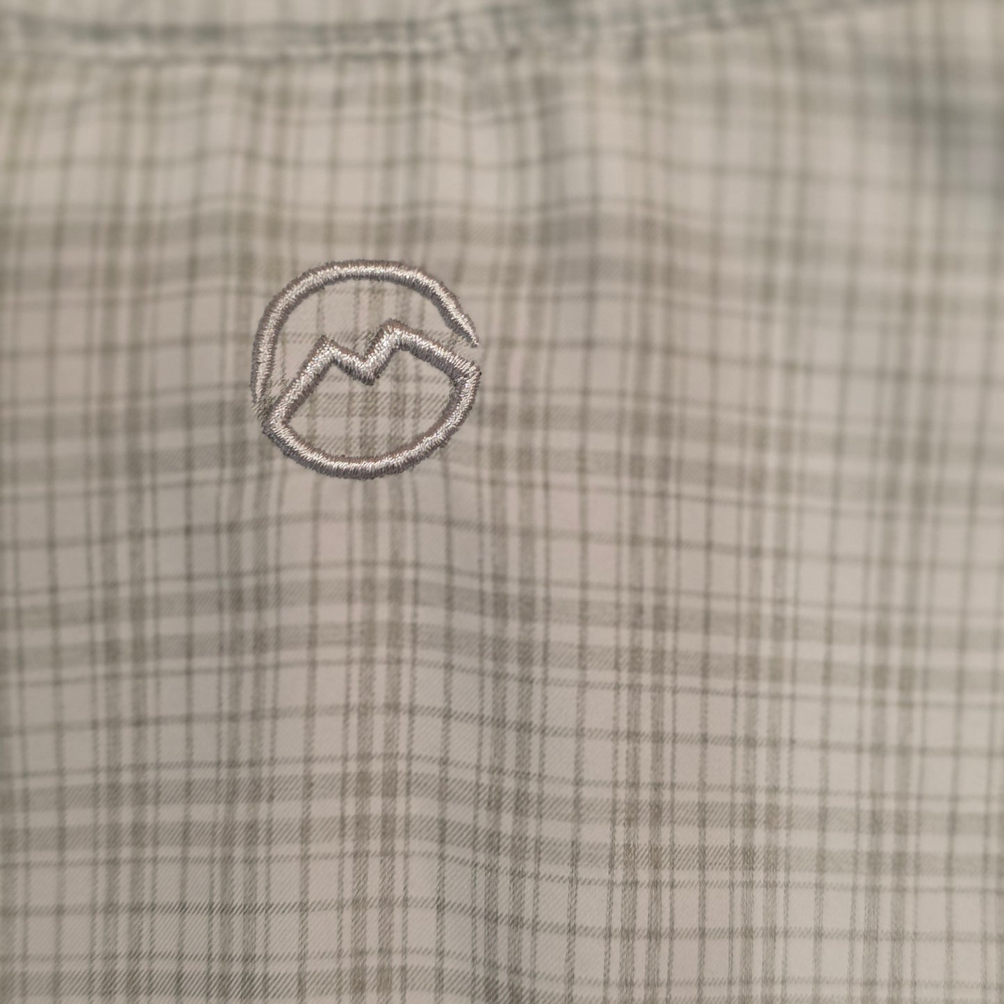 Magellan Outdoors Fishing Shirt Mens 2XL Gray Plaid Short Sleeve Vented Performance
