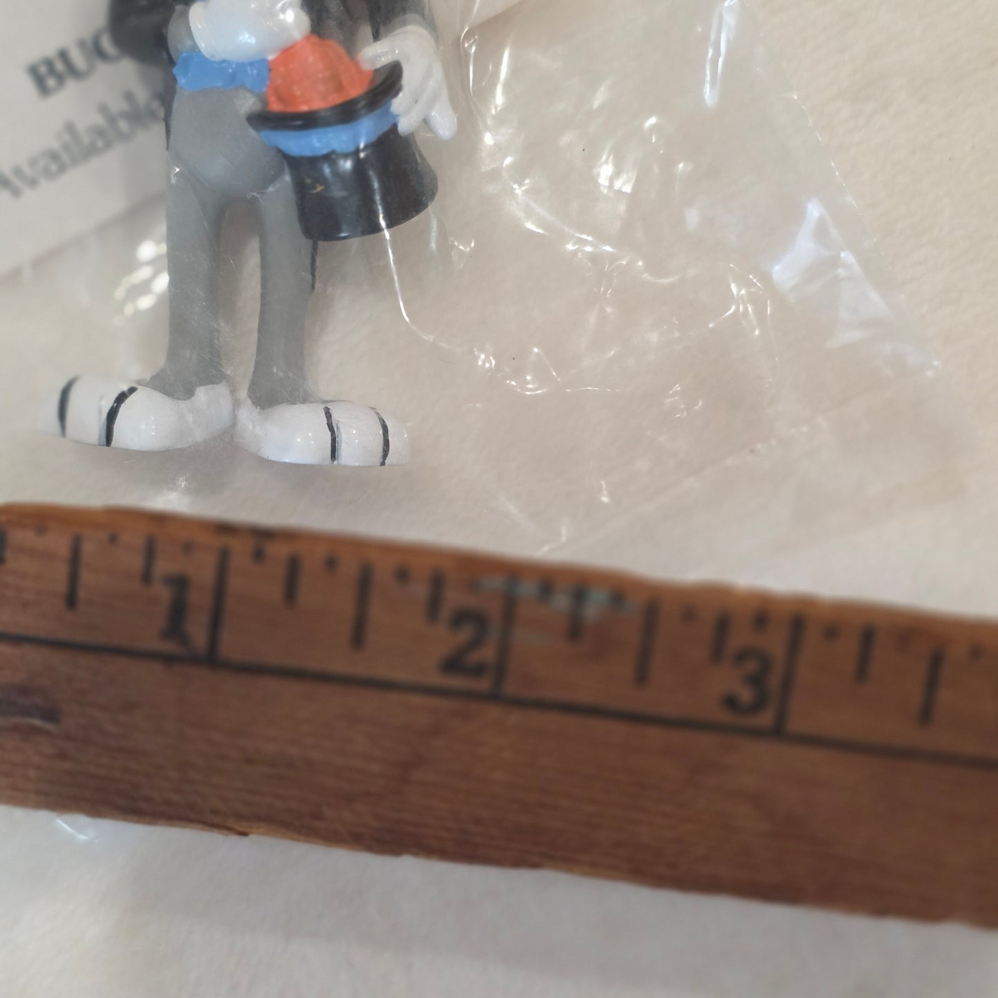 Vintage Looney Tunes Bugs Bunny Shell Gas Collectible Figurine Toy 1990 WB NIP