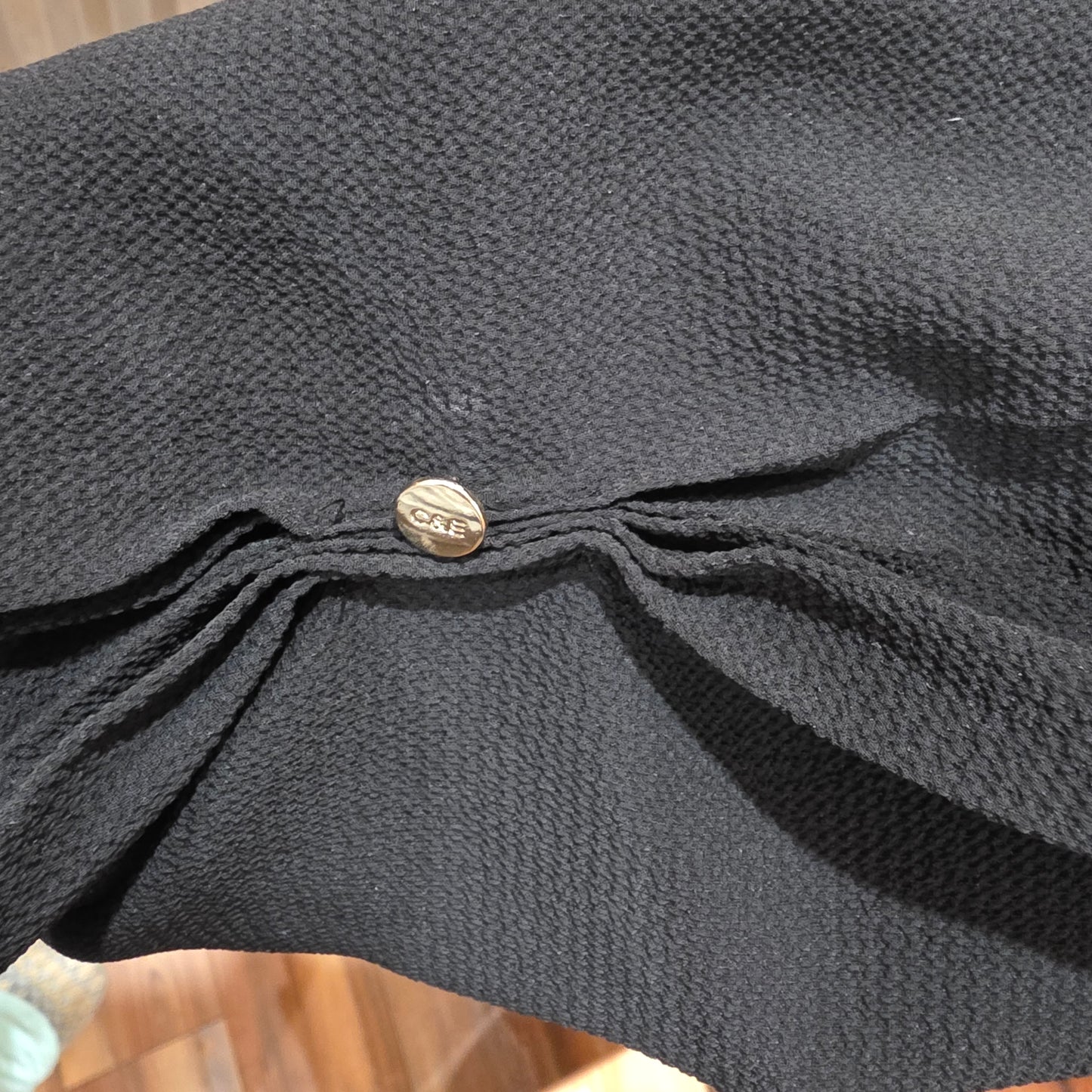 Cooper & Elle Women’s Pleeted Long Sleeve Black with Gold Accents Size M