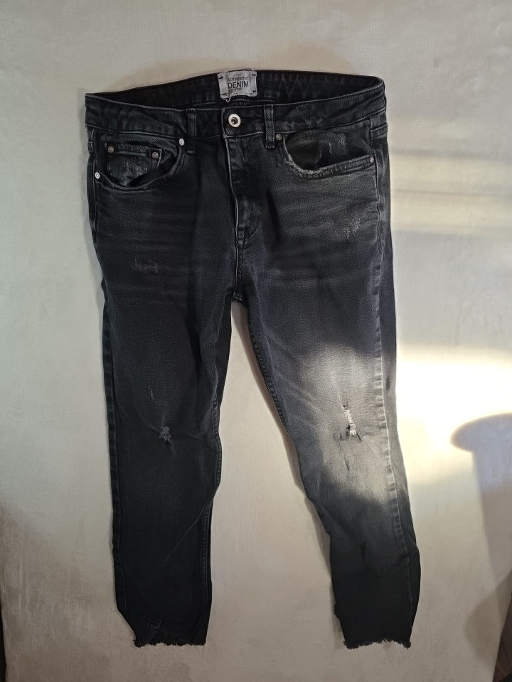 Zara Authentic Denim by TRF Women’s S 6 Jeans Distressed Black
