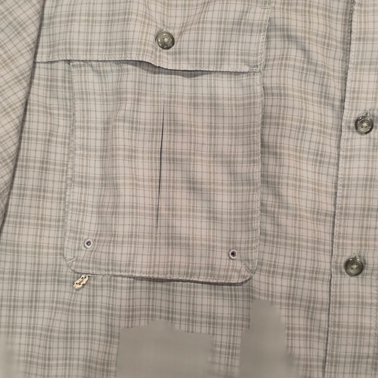 Magellan Outdoors Fishing Shirt Mens 2XL Gray Plaid Short Sleeve Vented Performance