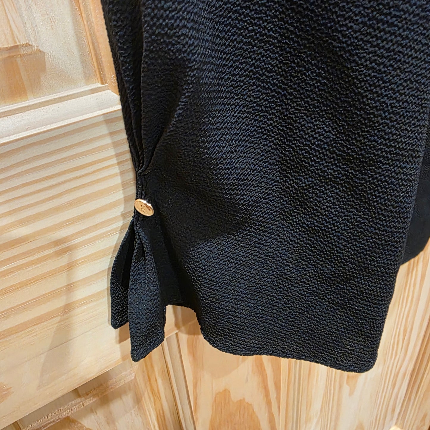 Cooper & Elle Women’s Pleeted Long Sleeve Black with Gold Accents Size M