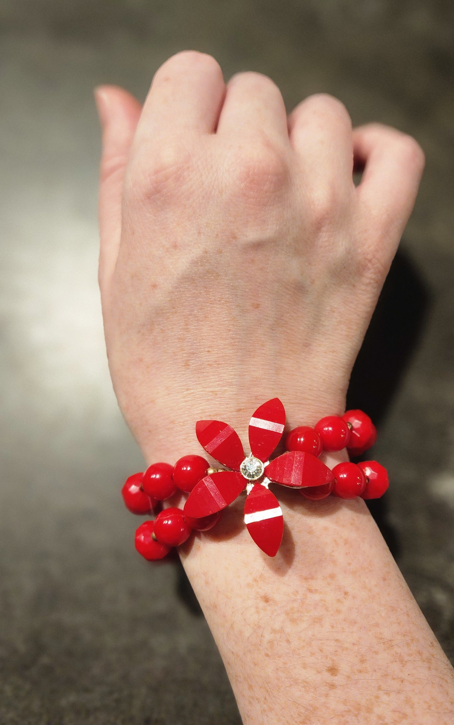 Vintage Red Beaded Flower Stretch Bracelet – Valentine’s Gift