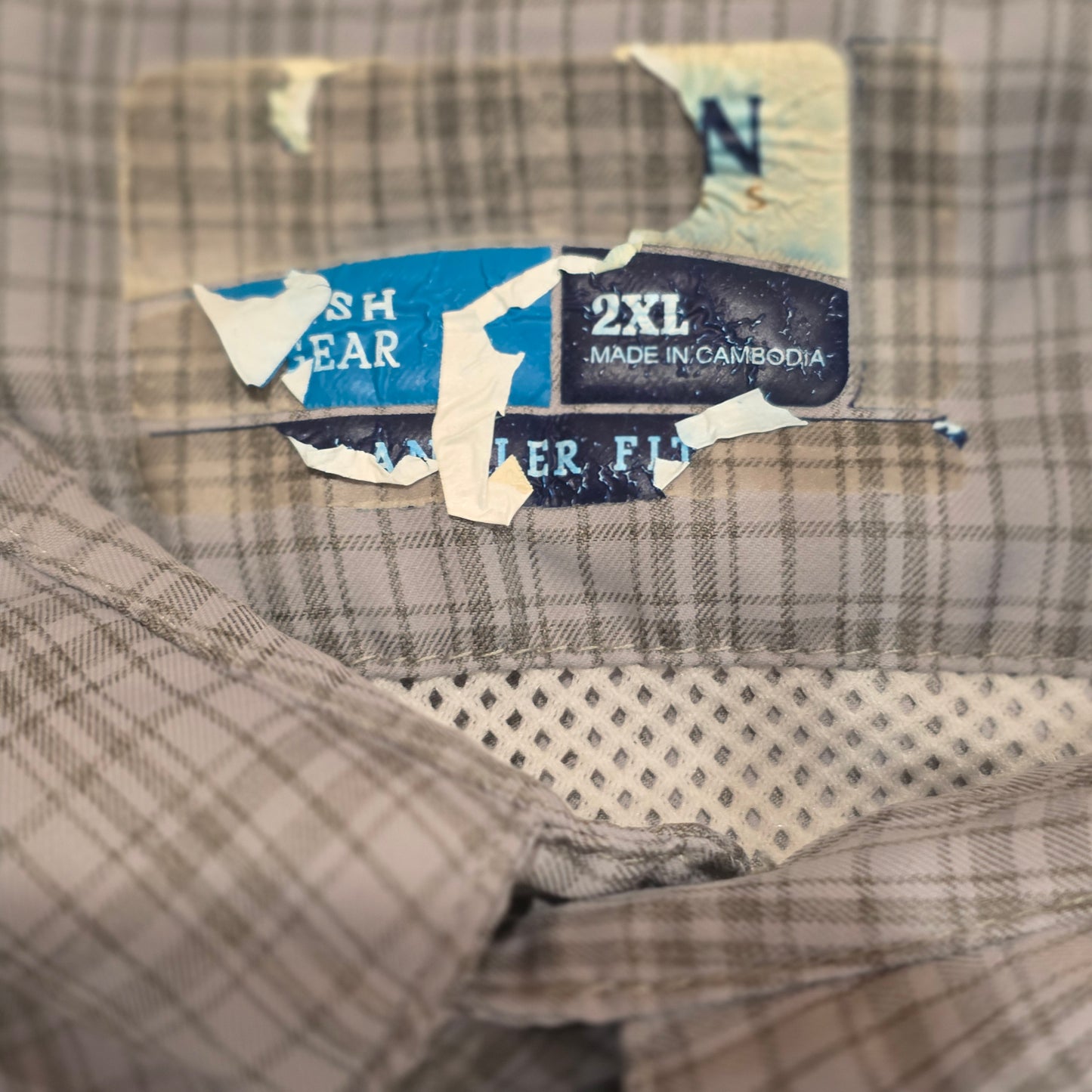 Magellan Outdoors Fishing Shirt Mens 2XL Gray Plaid Short Sleeve Vented Performance
