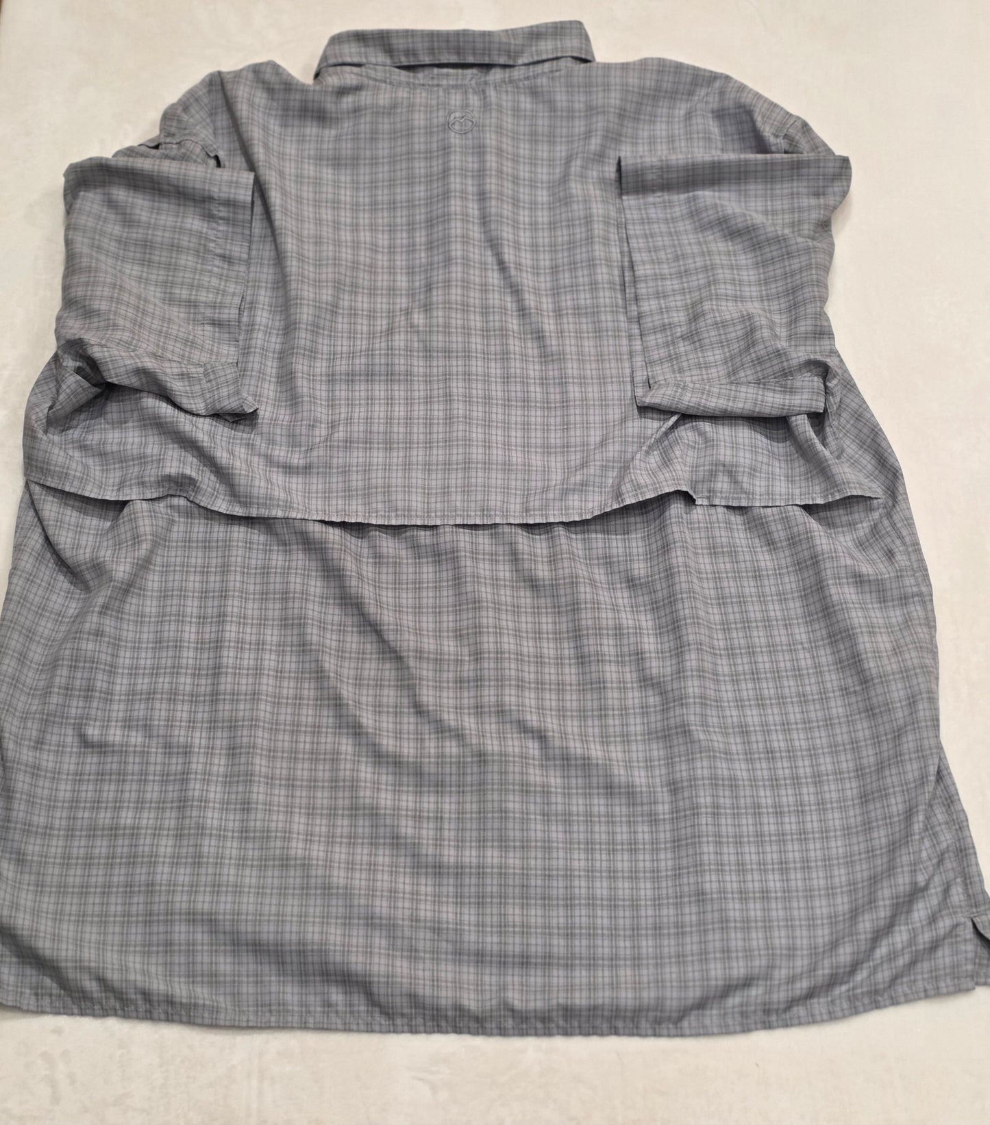 Magellan Outdoors Fishing Shirt Mens 2XL Gray Plaid Short Sleeve Vented Performance