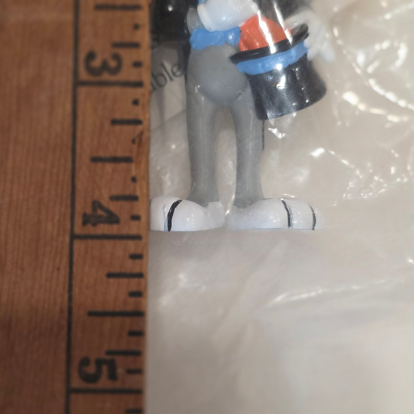 Vintage Looney Tunes Bugs Bunny Shell Gas Collectible Figurine Toy 1990 WB NIP
