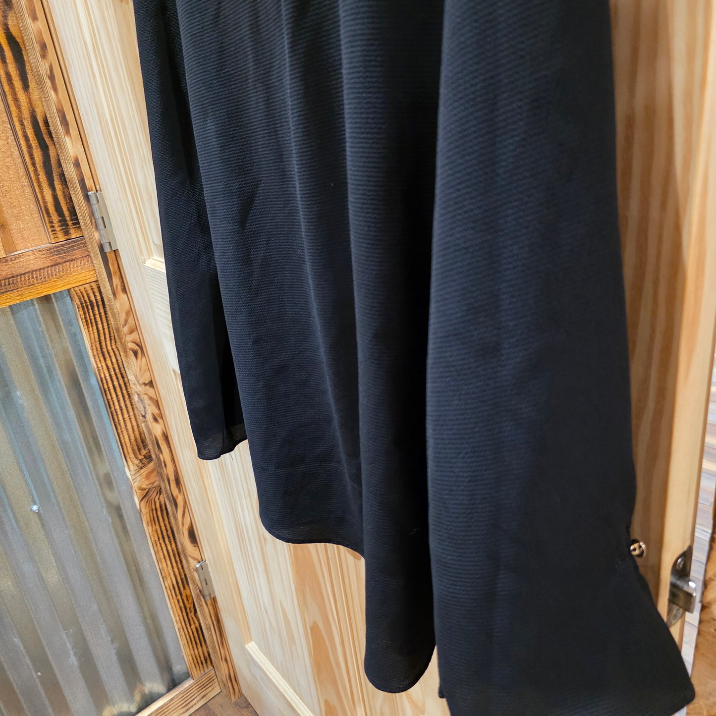 Cooper & Elle Women’s Pleeted Long Sleeve Black with Gold Accents Size M