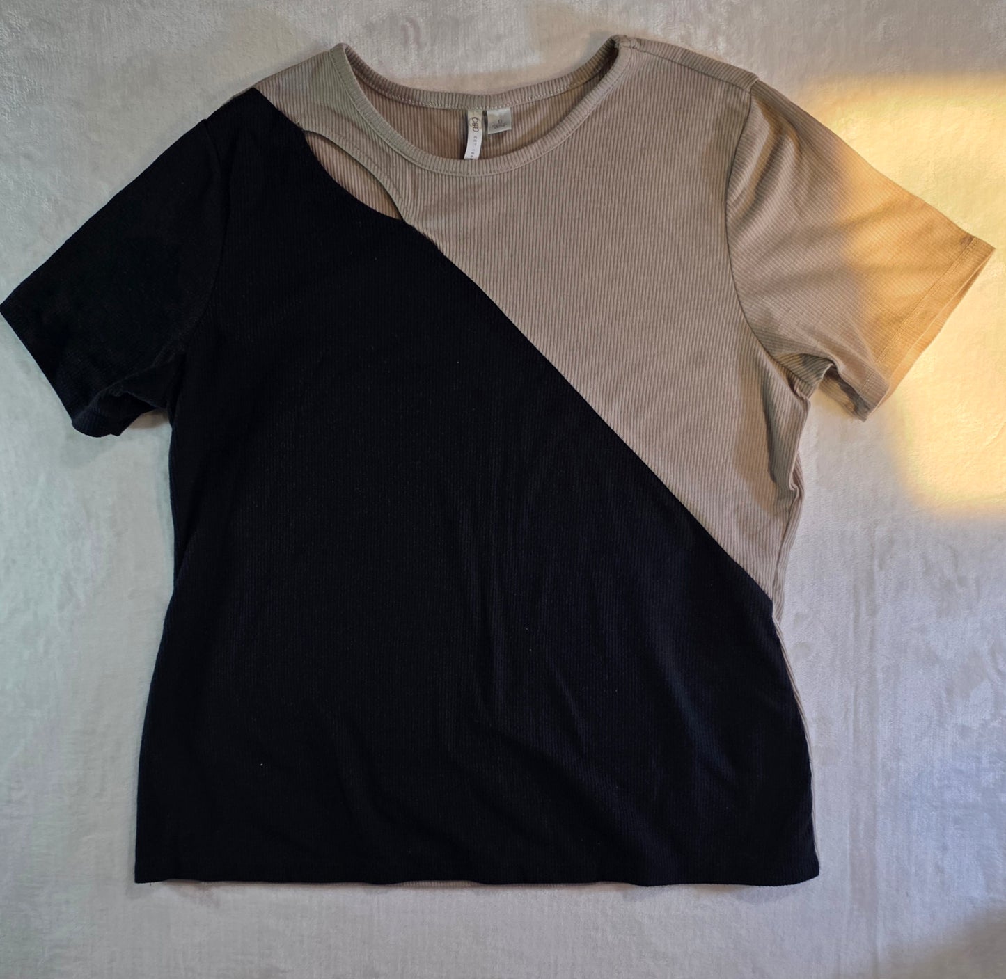 Cato’s Asymmetrical Color Block T-Shirt Black|Tan Women’s Size S