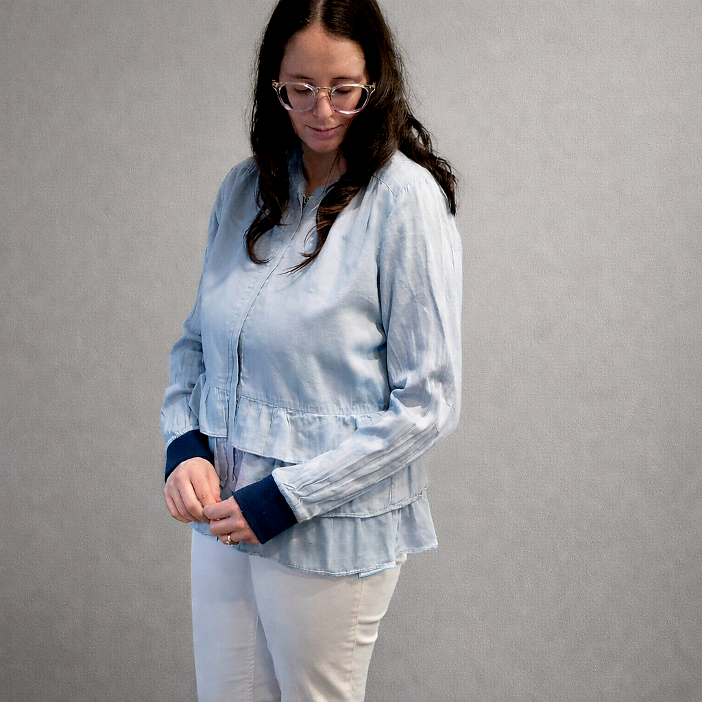 Kaari Blue Light Wash Ruffle Hem Zip Front Jacket Top Peplum – Women’s Large